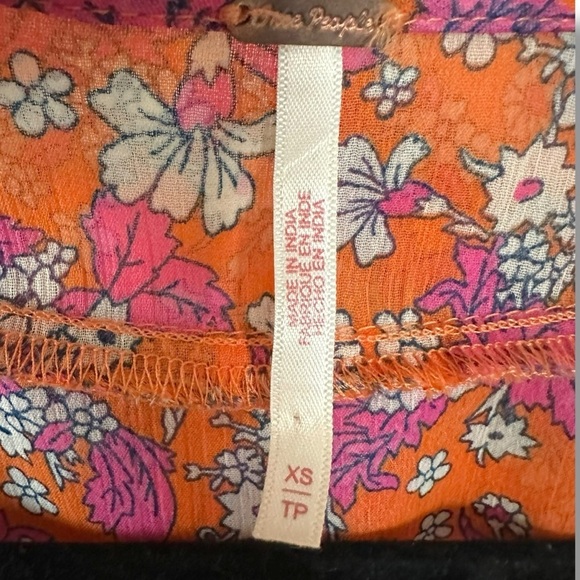 Free People Nina Printed Top Tulips XS Ditsy Floral V Neck Plunge Ruffles Sheer - Picture 12 of 15